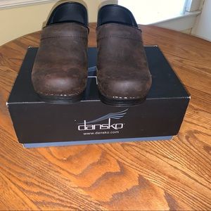 Women’s Dansko Clogs size 36 (6) brown . Used with box